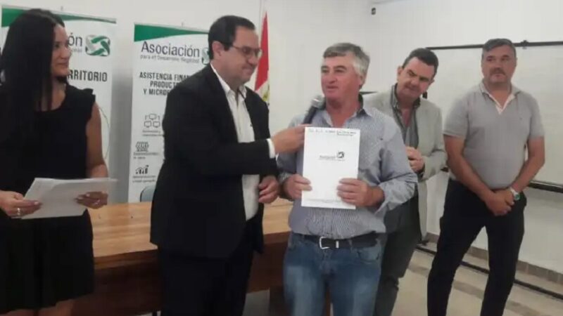 La Asociación para el Desarrollo Regional entregó créditos a productores agropecuarios