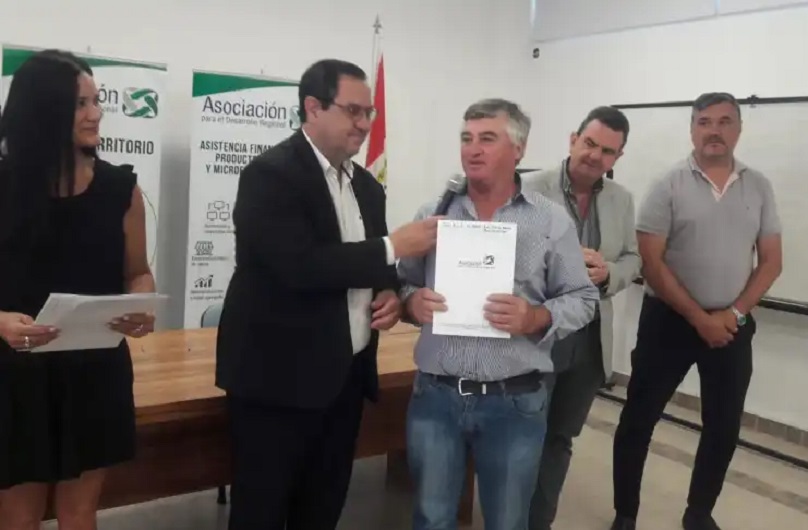 La Asociación para el Desarrollo Regional entregó créditos a productores agropecuarios