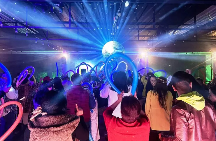 Reconquista despide el año con una propuesta retro al aire libre