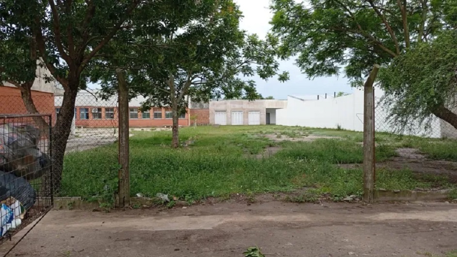 Robaron el tejido perimetral de una escuela en Reconquista