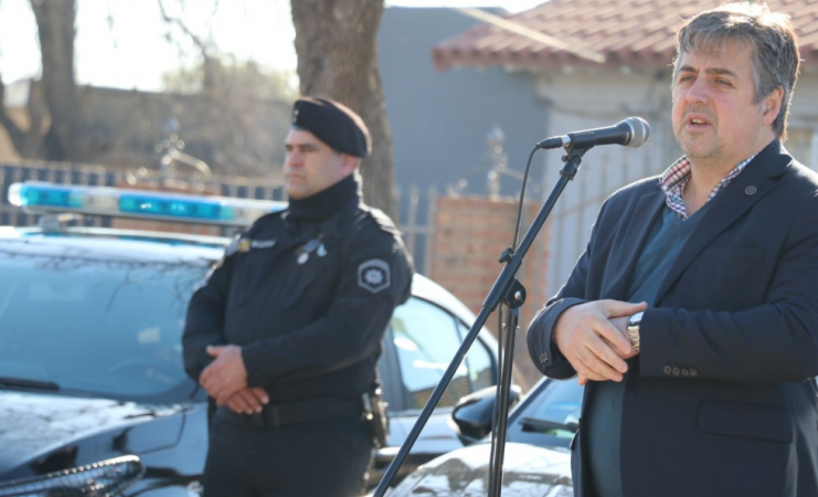 Cococcioni entrega móviles policiales en la Unidad Regional Reconquista