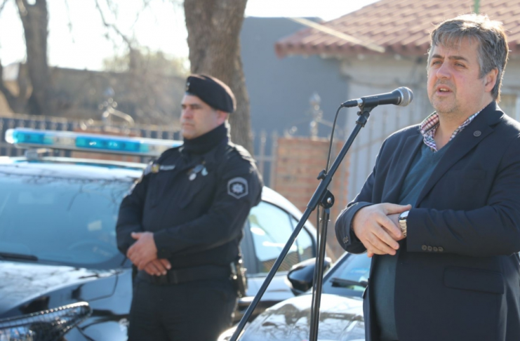 Cococcioni entrega móviles policiales en la Unidad Regional Reconquista