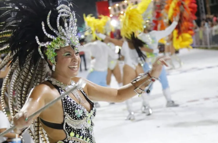 Reconquista vivió una multitudinaria primera noche de Carnaval ¿cómo sigue el programa?