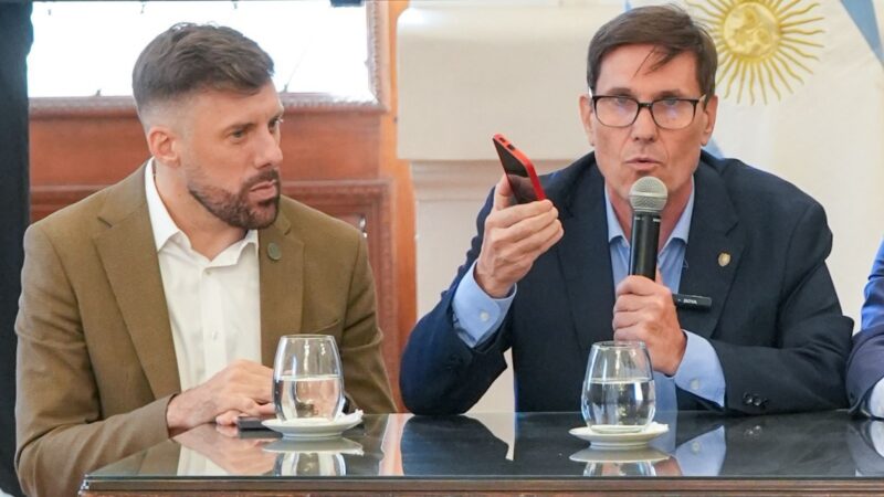 La Provincia prohíbe el uso de celulares en las escuelas de la provincia