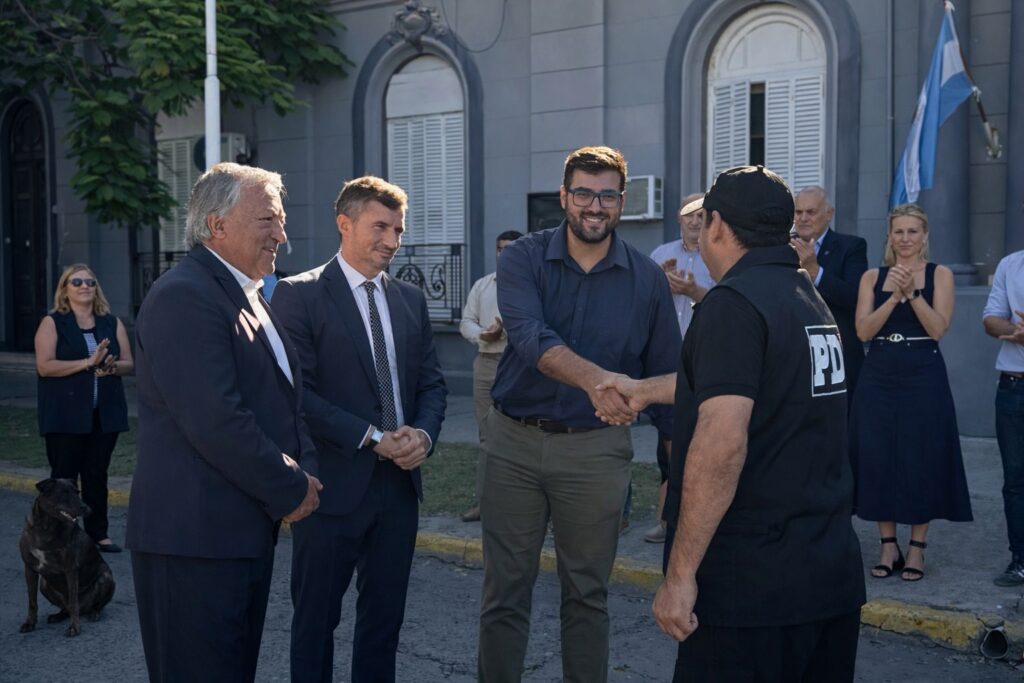 Avellaneda participó de la entrega de móviles para la Policía de Investigaciones ¿Cuál fue la inversión?