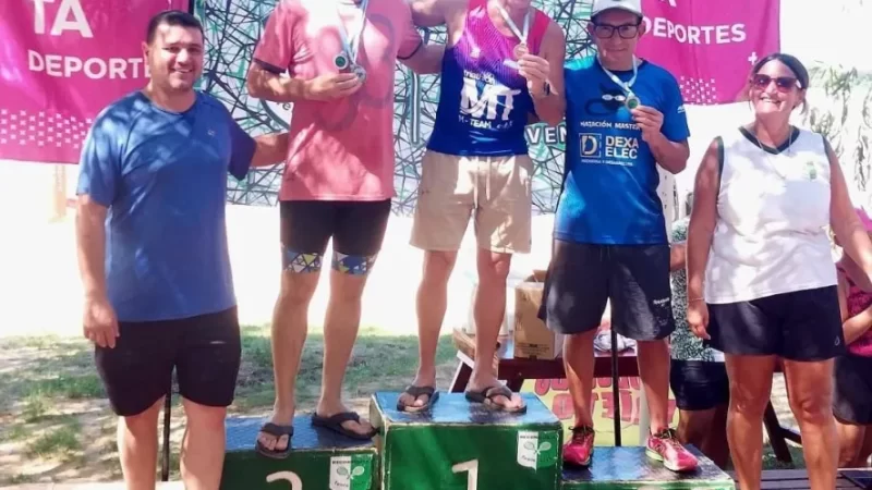 Más de 120 nadadores participaron del encuentro de Aguas Abiertas