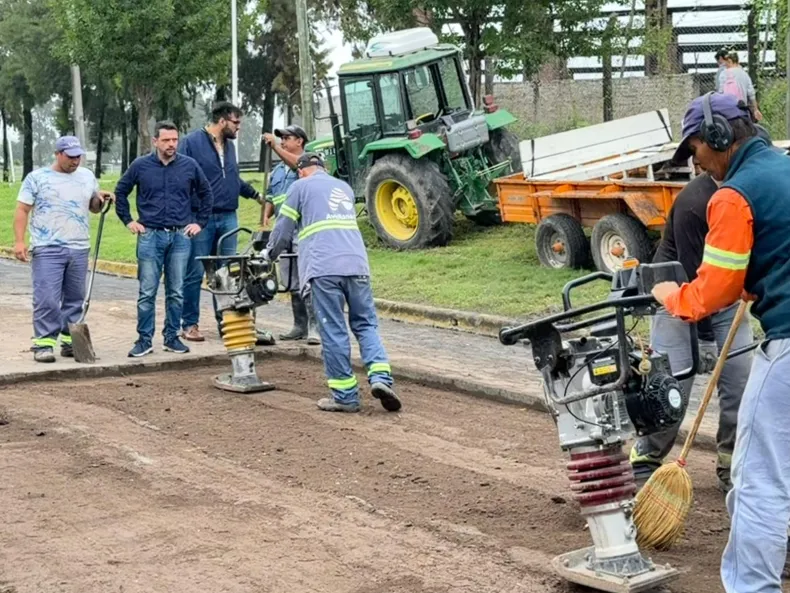 Avellaneda avanza con el sellado de fisuras y bacheo en arterias