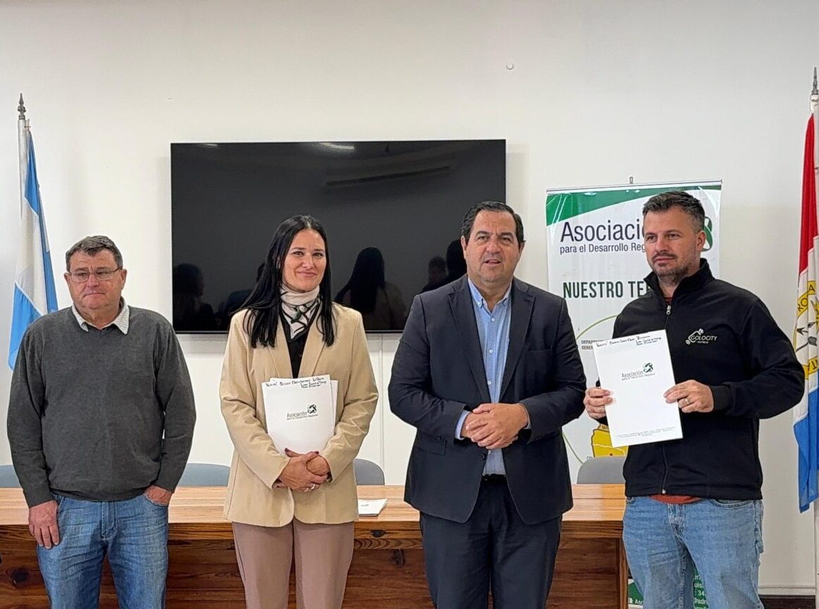 La Asociación para el Desarrollo Regional entregó créditos a comerciantes del Norte de Santa Fe