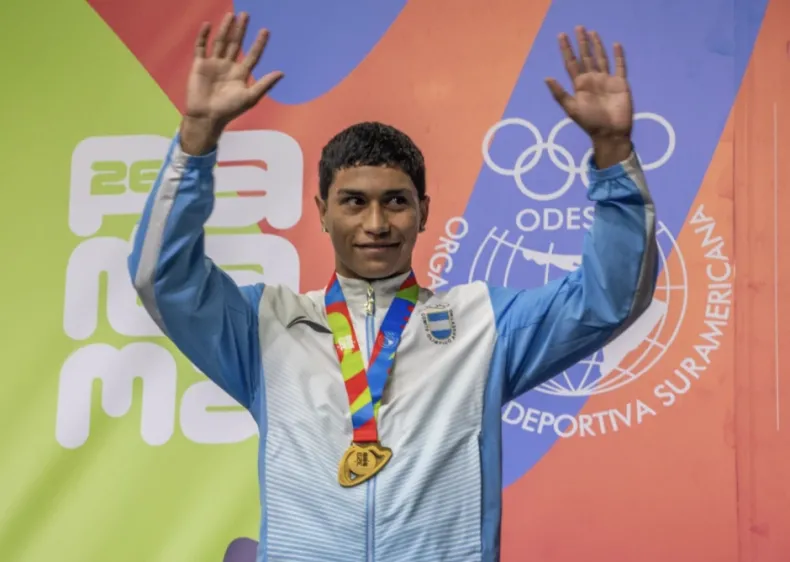 El Oro Suramericano llega a casa: invitan a recibir al boxeador Nicolás Peralta ¡Sumate a la caravana!