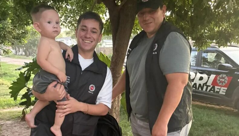 Dos policías le salvaron la vida a un bebé en Reconquista ¿Qué dijeron los familiares?