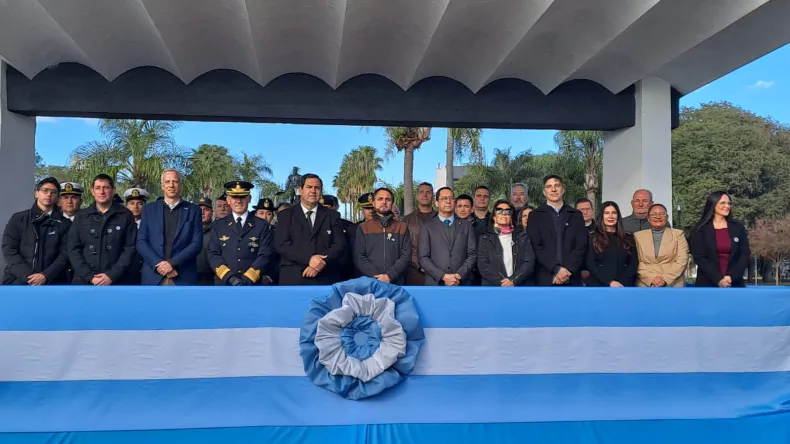 Reconquista celebró el 25 de Mayo con un acto patrio y una jornada de arte colectivo en la plaza