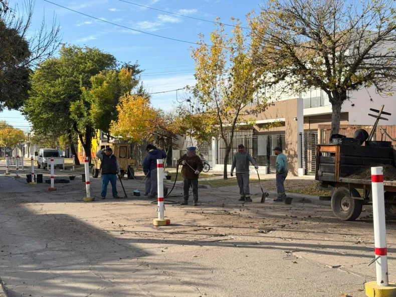 Avellaneda avanza con obras de bacheo sobre Calle 5 entre 10 y 12