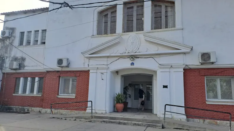 Realizan operativo en la Escuela Normal 203 de Reconquista tras una alerta por un alumno armado