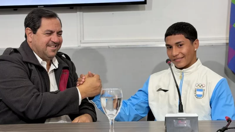 Reconquista homenajeó al boxeador Nicolás Peralta tras su consagración dorada en Panamá