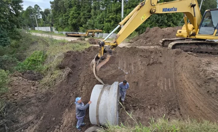 Reconquista avanza con obras para mejorar el drenaje en el sector sur