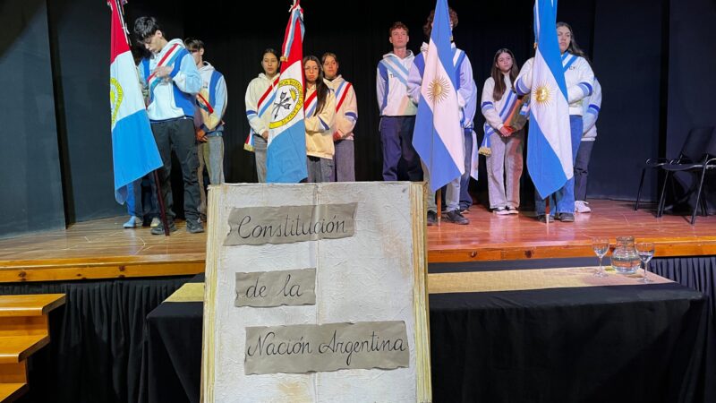 Estudiantes de tercer año prometieron lealtad a la Constitución Nacional en Romang