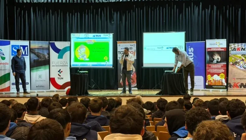 Avellaneda recibió a «TC2000 va a la Escuela» con una jornada sobre seguridad vial para jóvenes