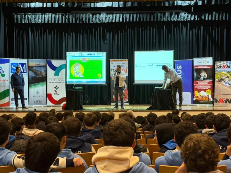 Avellaneda recibió a «TC2000 va a la Escuela» con una jornada sobre seguridad vial para jóvenes