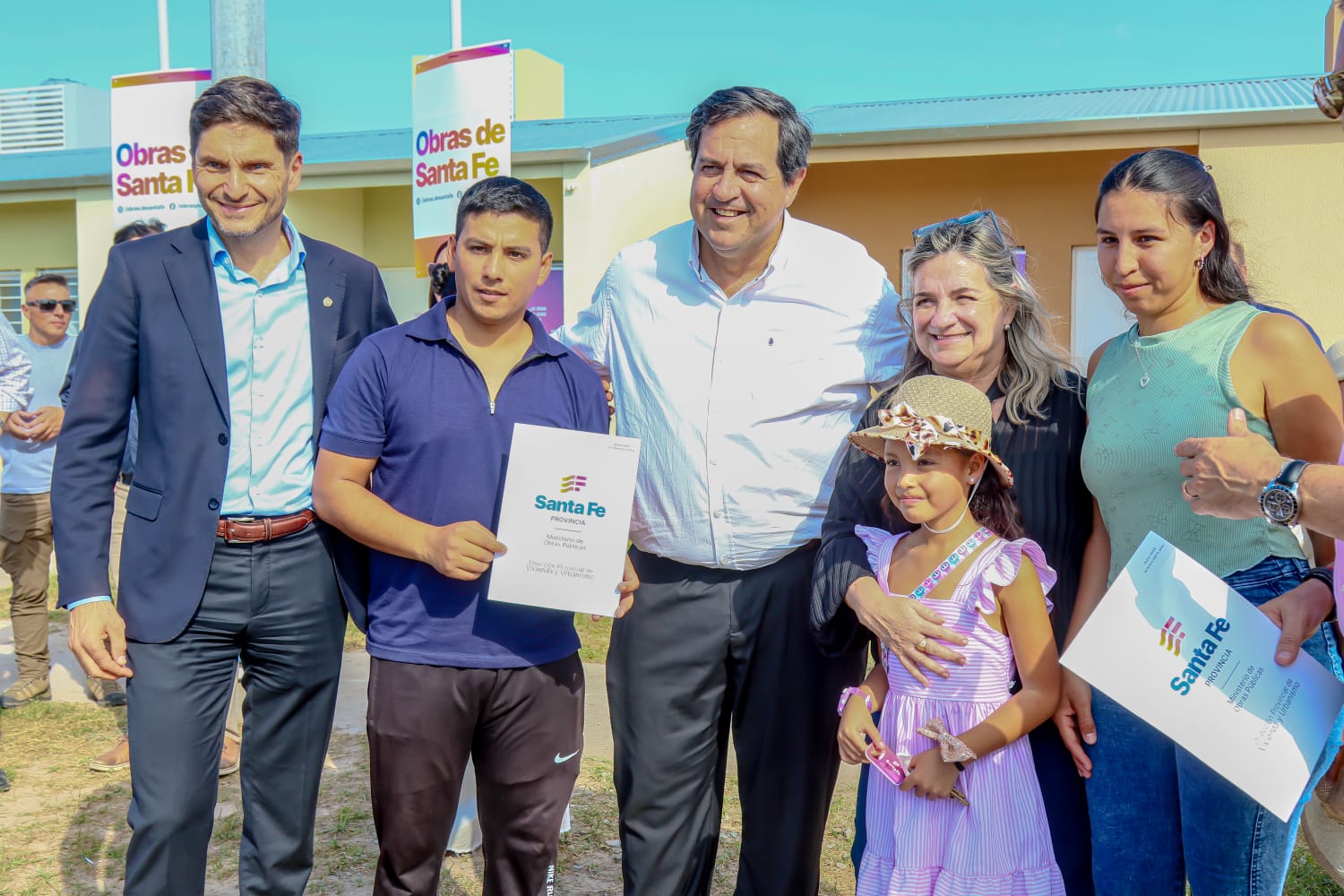 Vallejos y Pullaro encabezaron la entrega de 57 viviendas en Barrio Belén de Reconquista