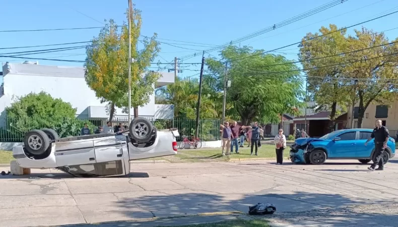 Las cámaras municipales de Avellaneda captaron el momento de un vuelvo en el centro