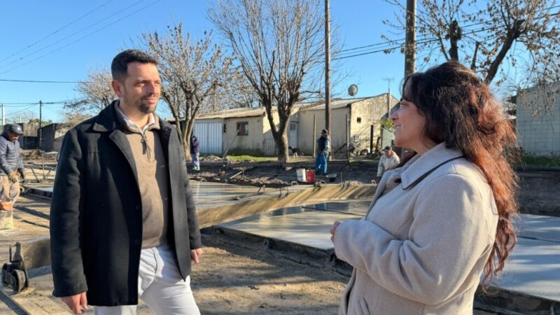 Avellaneda avanza con nuevas cuadras de pavimento en barrio Belgrano
