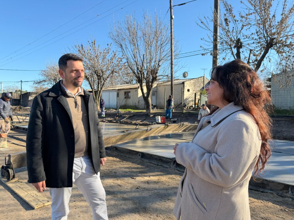 Avellaneda avanza con nuevas cuadras de pavimento en barrio Belgrano