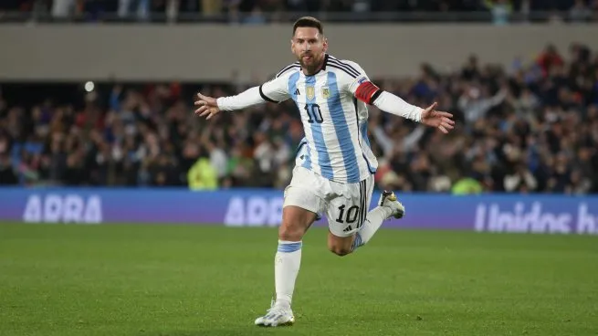 Messi volvió con gol y rompió un récord histórico en la Selección