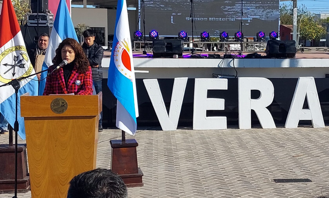 Vera celebra sus 134 años con un gran festival popular en el Paseo de las Artes
