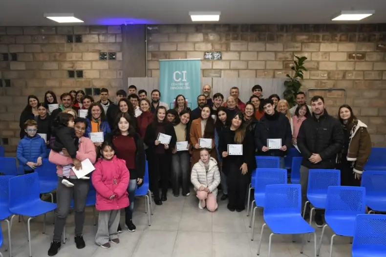 Más de 80 personas completaron capacitaciones en oficios digitales en Avellaneda