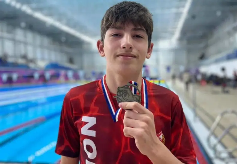 Bautista Faulkner ganó el campeonato nacional de natación