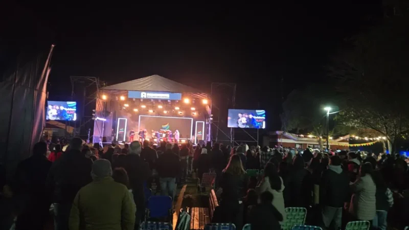Lázaro Caballero y Uriel Lozano coronaron el cierre de la 35° Fiesta del Citrus en Malabrigo