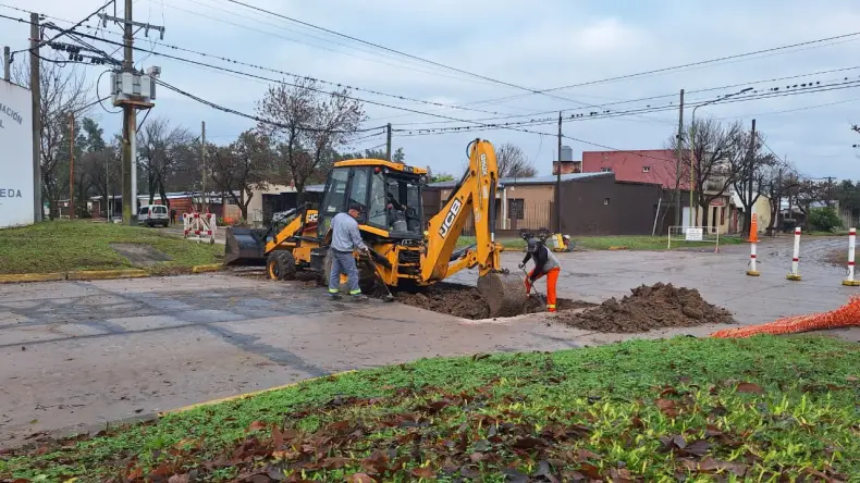 Por tareas de Bacheo, está interrumpida la circulación en esquina de C 23 y Calle 16
