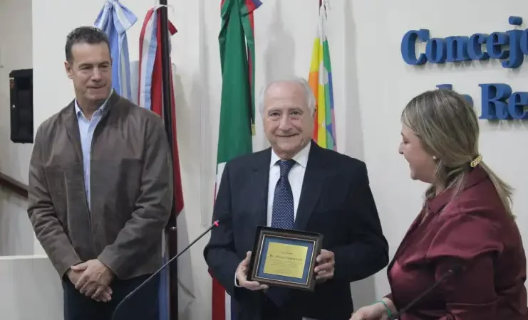 Reconquista reconoció la trayectoria del médico Alfonso Benítez Gil