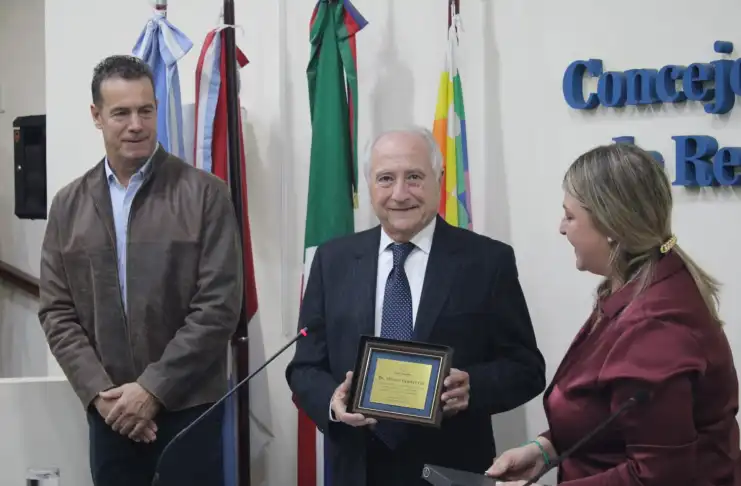 Reconquista reconoció la trayectoria del médico Alfonso Benítez Gil