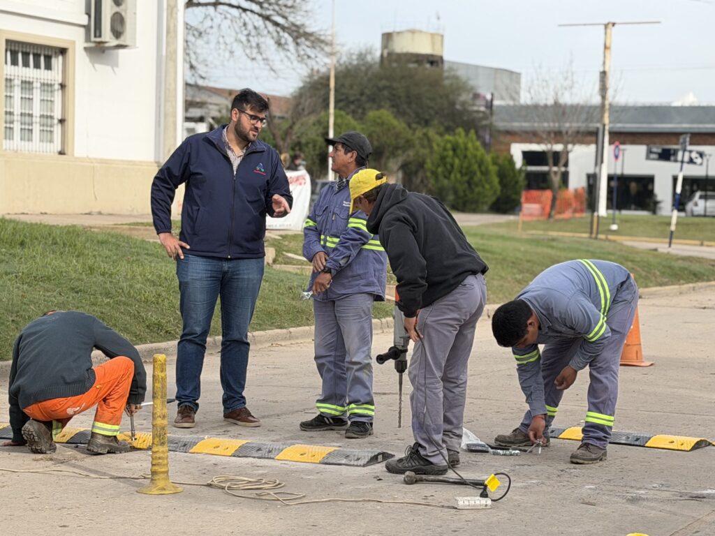 El Gobierno de Avellaneda instala reductores de velocidad para reforzar la seguridad vial