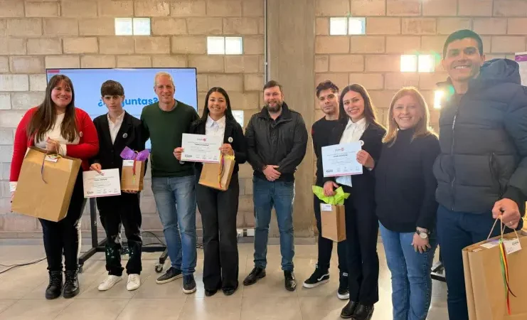 Estudiantes de Romang y Reconquista ganaron el Concurso regional  “HackIA el Bullying”