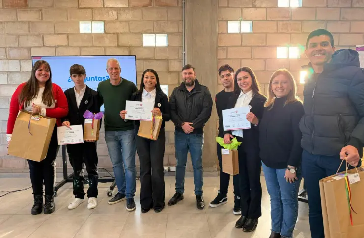 Estudiantes de Romang y Reconquista ganaron el Concurso regional  “HackIA el Bullying”