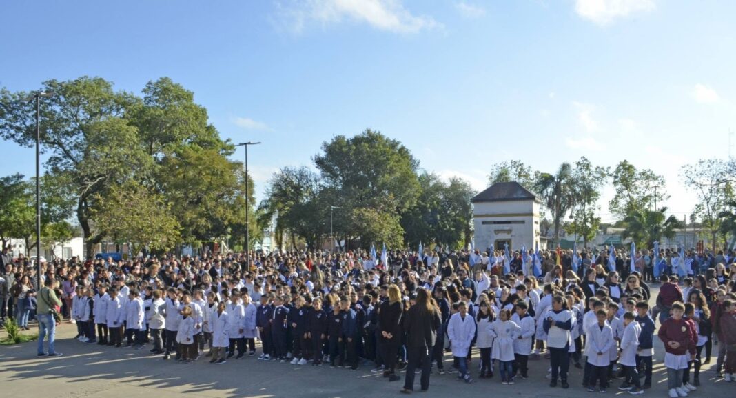 Este 20 de junio, más de 500 alumnos prometen lealtad a la Bandera en Vera