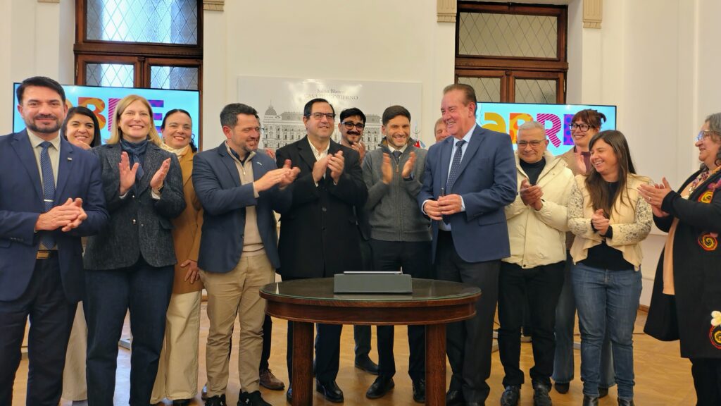 Braidot firmó con la Provincia un convenio para construir una nueva aula en la Esc. 576 de Moussy
