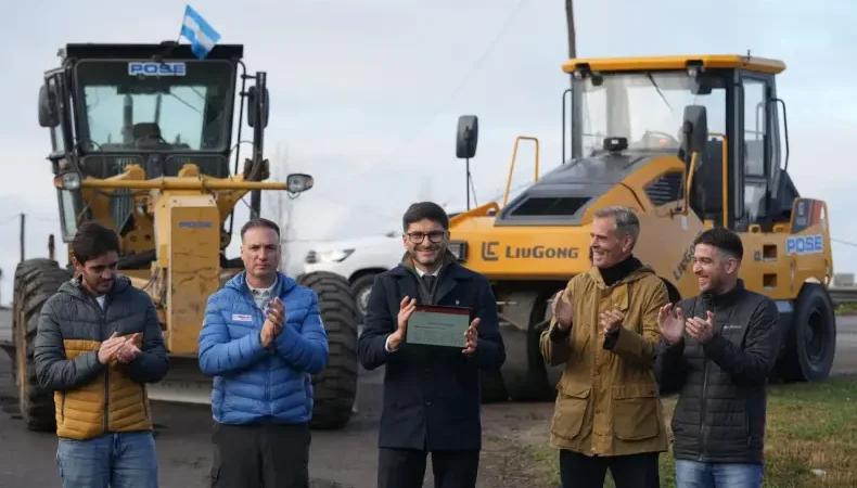 Pullaro firmó el inicio de las mejoras en la Ruta Nacional A012. Más detalles en DMH TV