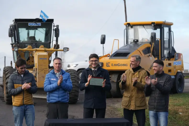 Pullaro firmó el inicio de las mejoras en la Ruta Nacional A012. Más detalles en DMH TV