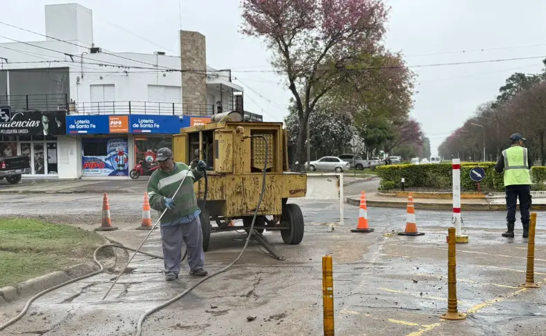 Bacheo en Avellaneda: reducen la calzada en una esquina por trabajos municipales