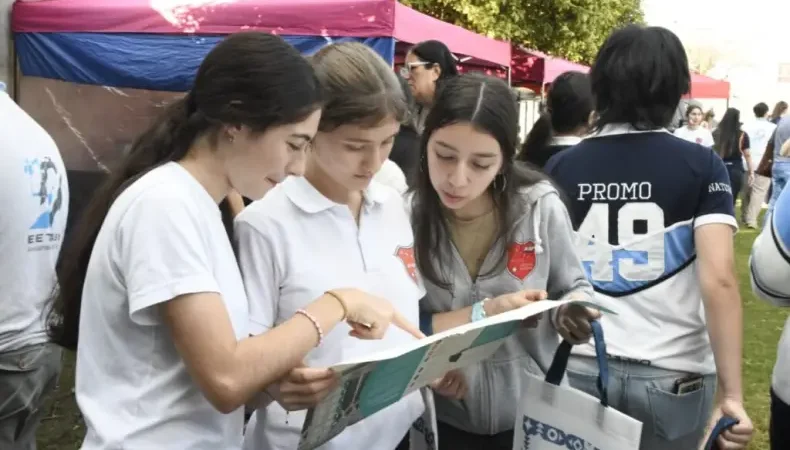 Avellaneda ofrece más de 20 propuestas educativas a estudiantes en la Jornada de Orientación Profesional