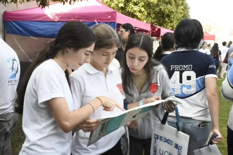Avellaneda ofrece más de 20 propuestas educativas a estudiantes en la Jornada de Orientación Profesional