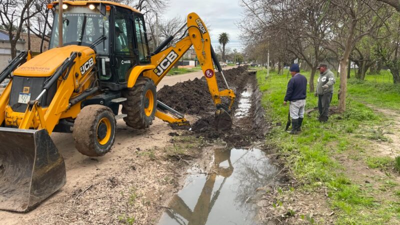 Reconquista avanza con obras de cuneteo para mejorar el drenaje del barrio Lanceros del Sauce