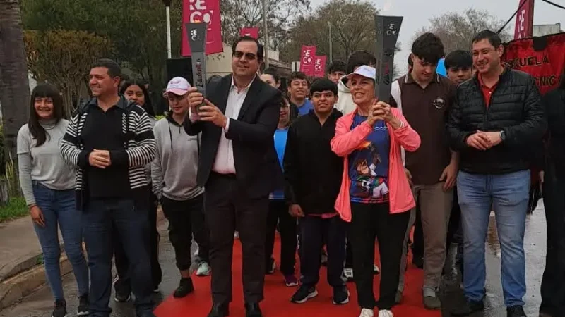 Comenzó la 33° Estudiantina Olímpica en Reconquista: el recorrido de las llamas y los detalles del acto de apertura
