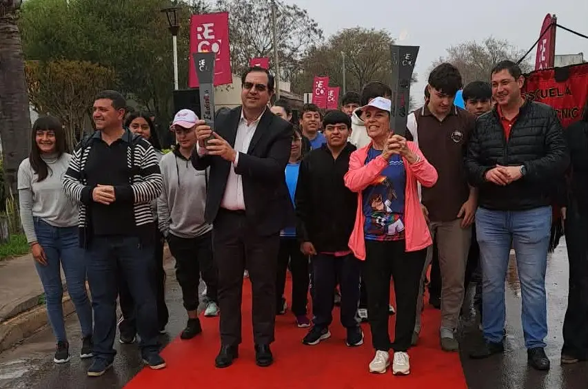 Comenzó la 33° Estudiantina Olímpica en Reconquista: el recorrido de las llamas y los detalles del acto de apertura