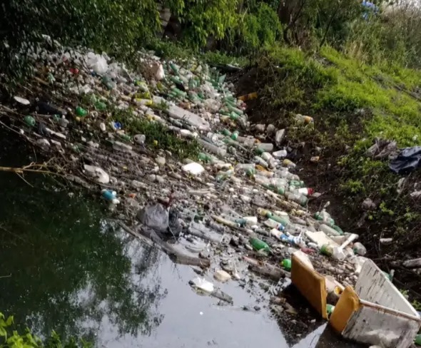 Machado alertó por la basura en los canales de Reconquista ante la llegada de El Niño