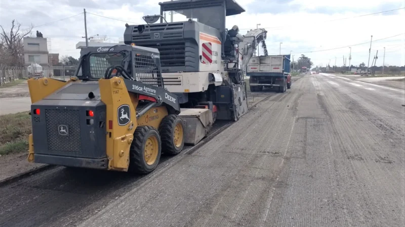 Cortan la Ruta 11 entre Puerto San Martín y San Lorenzo para avanzar con bacheo y recalce de banquinas