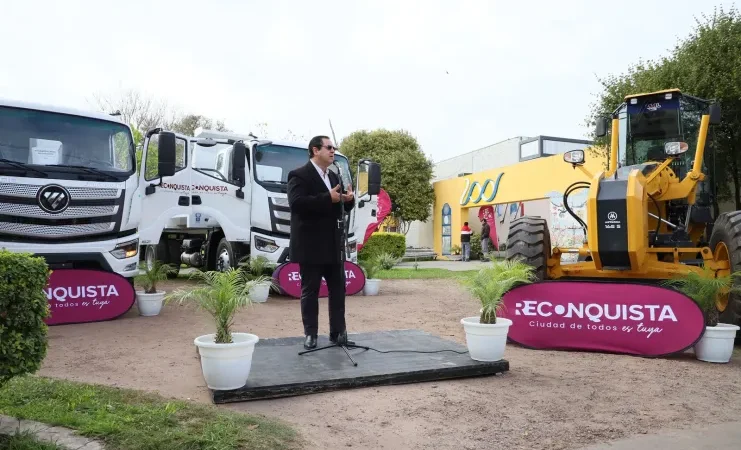 El Gobierno de Reconquista sumó una motoniveladora y tres camiones por casi $579 millones